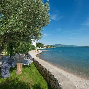 Maruna House Apartment